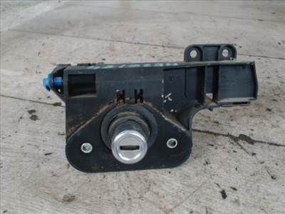 OPEL CORSA C 00-06 Csomagtérajtó dugózár