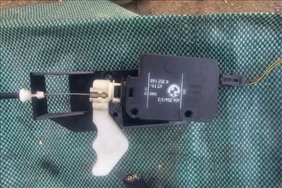 Mini Hatch R50/R53 Központizár motor tankajto 