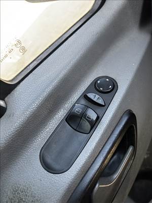 Mercedes Sprinter II W906 OM651-es Bontott Bal Első Ablakemelő Kapcsoló 