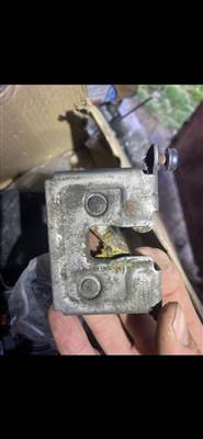 BMW 328i 328xi 330i E90 Motorháztető Zárszerkezet 51237115229