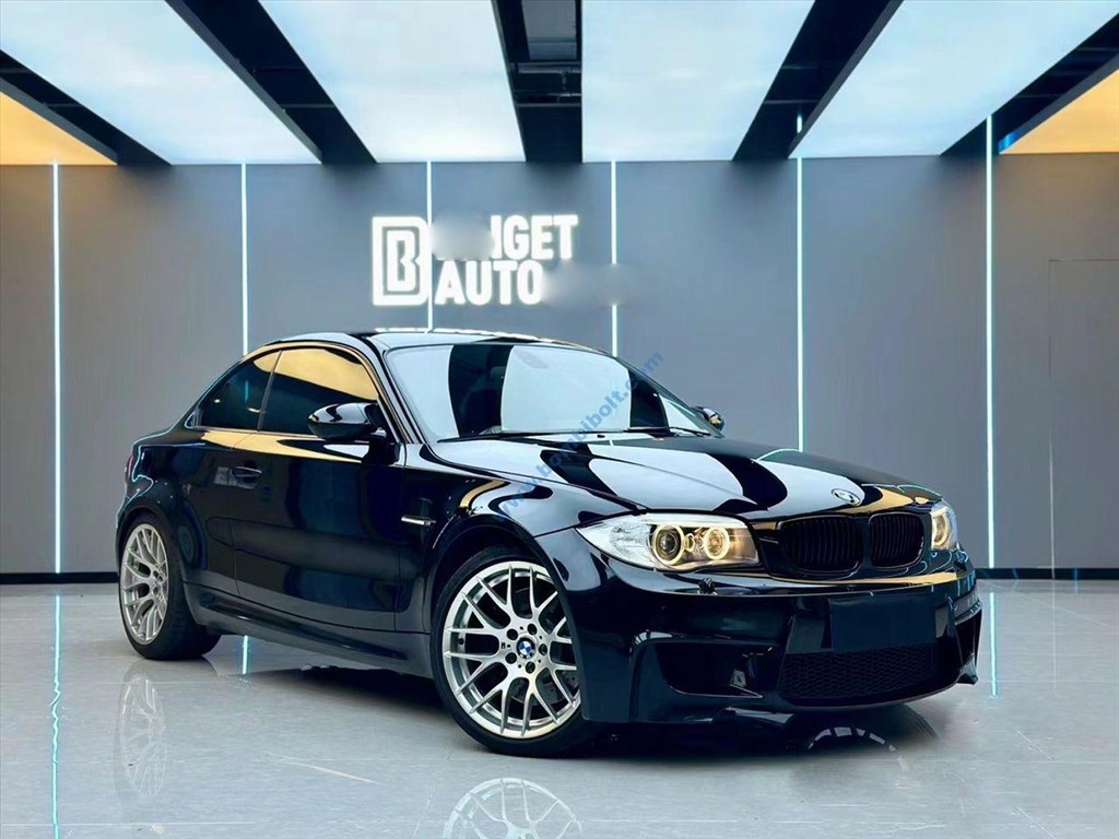 BMW E81 / E82 / E87 / E88 1M style első lökhárító 3. kép