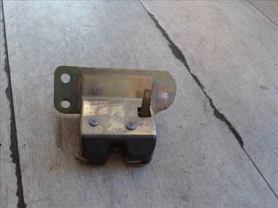 MITSUBISHI COLT 98-03 Csomagtér ajtó zárszerkezet