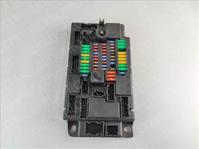 MINI (R56) Biztosítéktábla (utastér) (3457582, 61353457582, 61353457510, 61353457418, 61353457384, 61353457169, 61353457046, 61353456861, 61353456915, 61353455444, 61353455535, 61353455243, 61353454360, 61353453738, 61353453295, 61353451926, 61353450408, 61353450824, 61353450435, 61353448964)