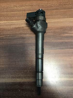 Volkswagen Passat B7 2.0CR CFFB 140LE injektor 03l130277j