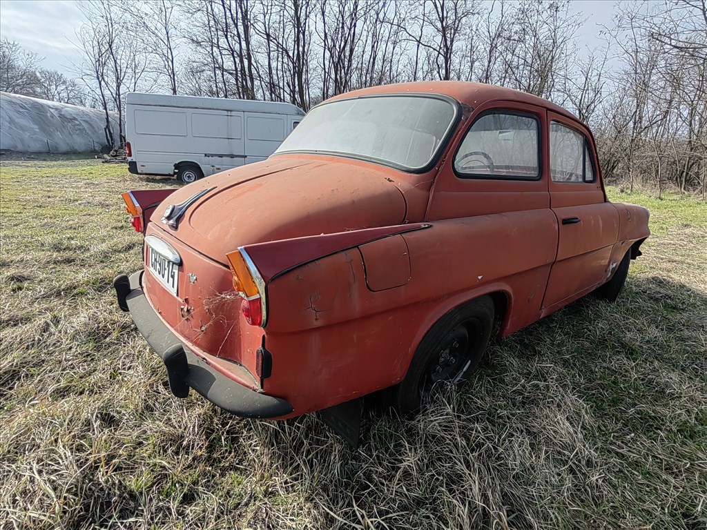 Eladó autó 6. kép