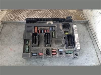 Citroën C8 I Biztosítéktábla Motortér *135087* siemens-t118470005f