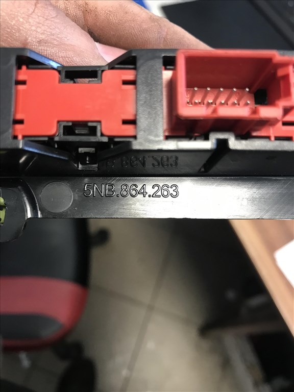 Volkswagen Tiguan II vezérlő pult 5nb864263 3. kép