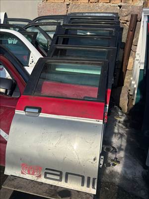 Bal/jobb hátsó ajtó Mitsubishi L200