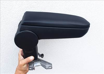 VW Golf 4 gyári könyöklő bőrös autóból, újszerű, szép állapotú