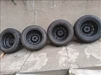  5x108 lyukosztású 15" használt lemezfelni, rajta 195/65 használt Bridgestone téli gumi gumi 