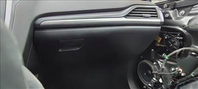 Ford Mondeo mk5 kesztyűtartó 