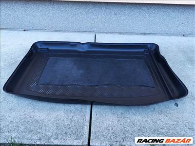 Csomagtér tálca autóba