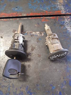 Ford Transit Connect Zárbetét