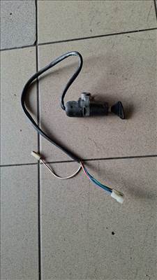 Derbi GPR 125 2011 gyújtás kapcsoló 