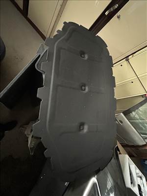Volkswagen Golf VIII csomagtér roló,zajvédő szigetelés 