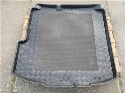 Volkswagen Jetta új csomagtér tálca