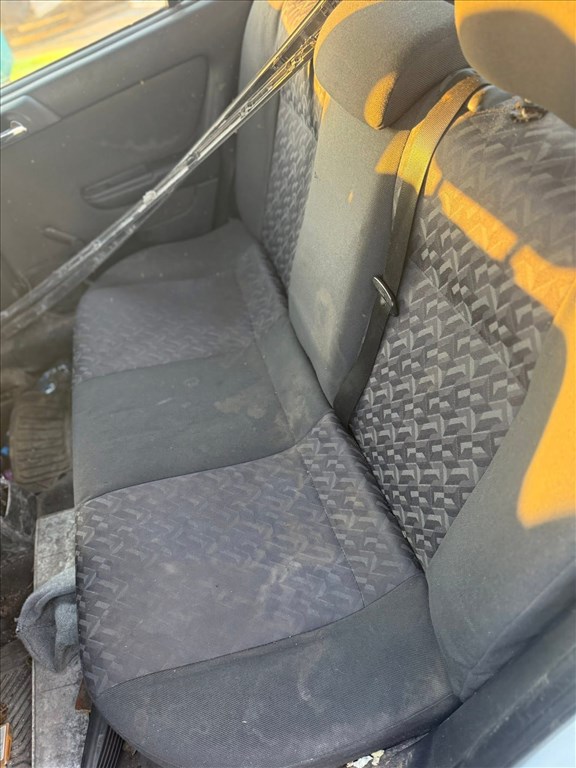 Opel Astra G 1.2 16V G astra ülések 2. kép