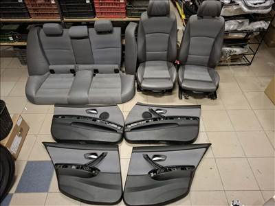 BMW E90 combtámaszos félbőr ülés szett. Ajtókárpit