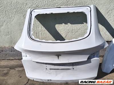 Tesla Model Y csomagtérajtó 