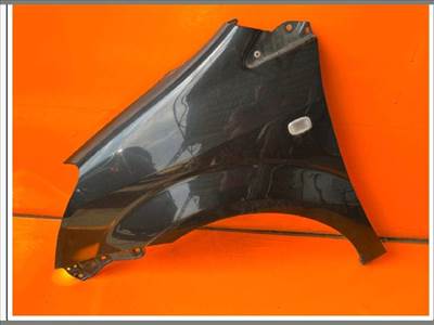 Toyota Corolla Verso (AR10) Bal első Sárvédő