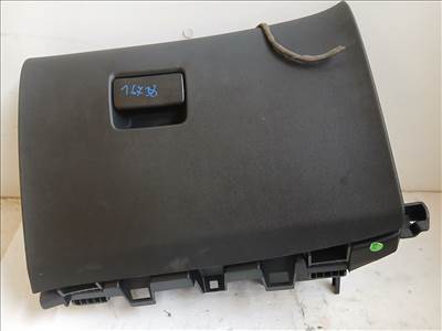 Opel Astra J 2009-2015 Kesztyűtartó