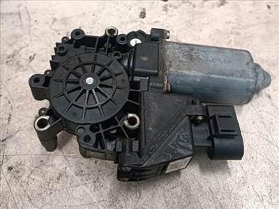 Audi A6 (C5 - 4B) Jobb első Ablakemelő Motor *151710* 114180101