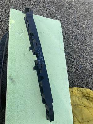 Peugeot 2008 első lökhárító alatti tartó9678353180