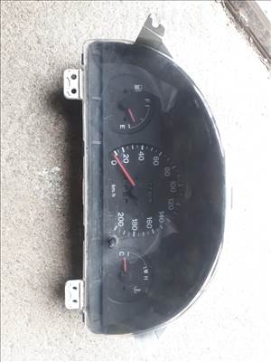 Suzuki Swift III 1997  műszerfal óra nem hibátlan