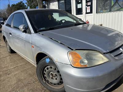 Honda Civic VII 1.7i bontott alkatrészei