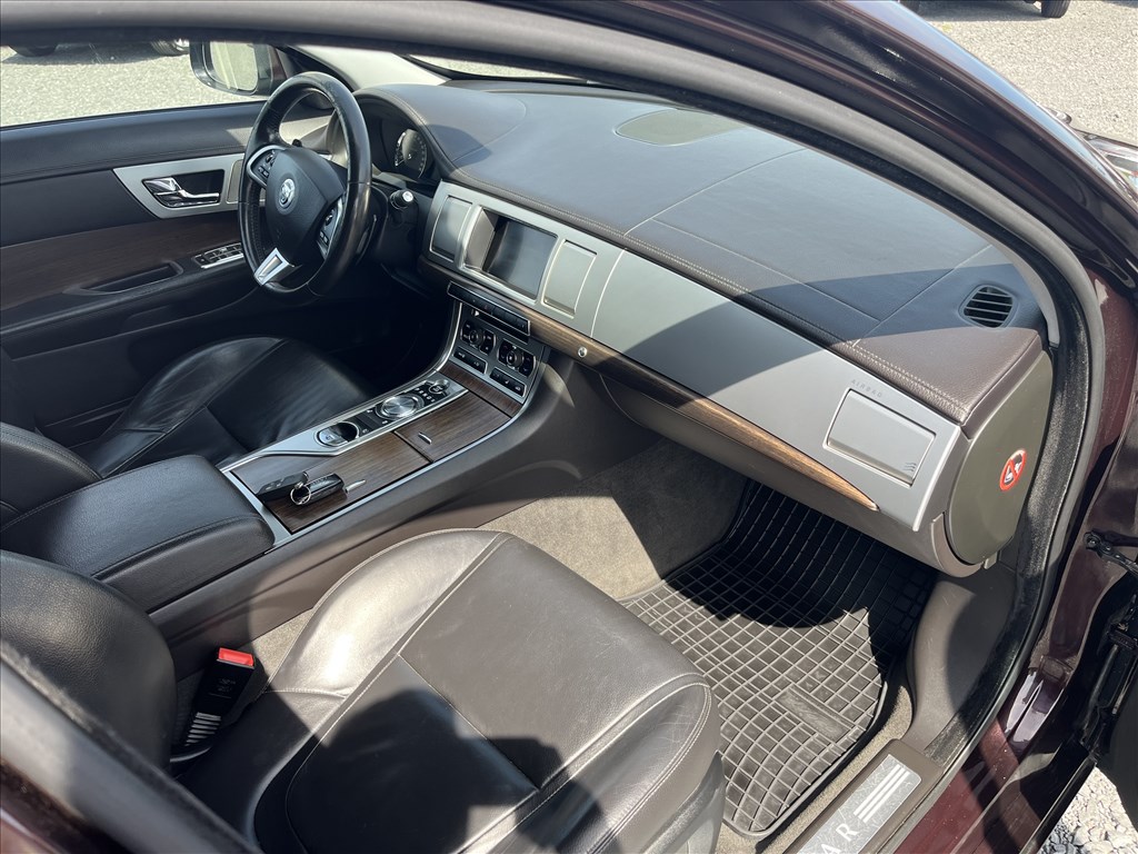 Eladó Jaguar XF 2.2D (2179 cm³, 200 PS) (X250) 9. kép
