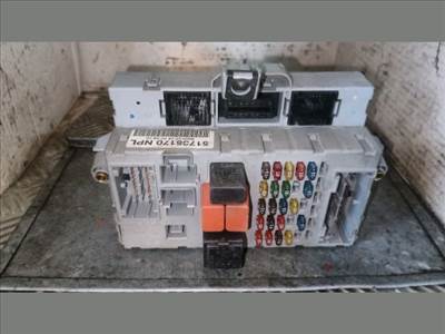 Fiat Punto II Biztosítéktábla Utastér *135075* 51735170npl