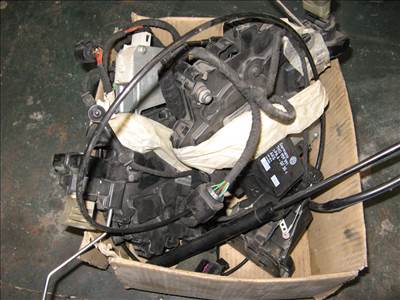 Volkswagen Transporter T5 tolóajtó zár eladó 7h0843654bp