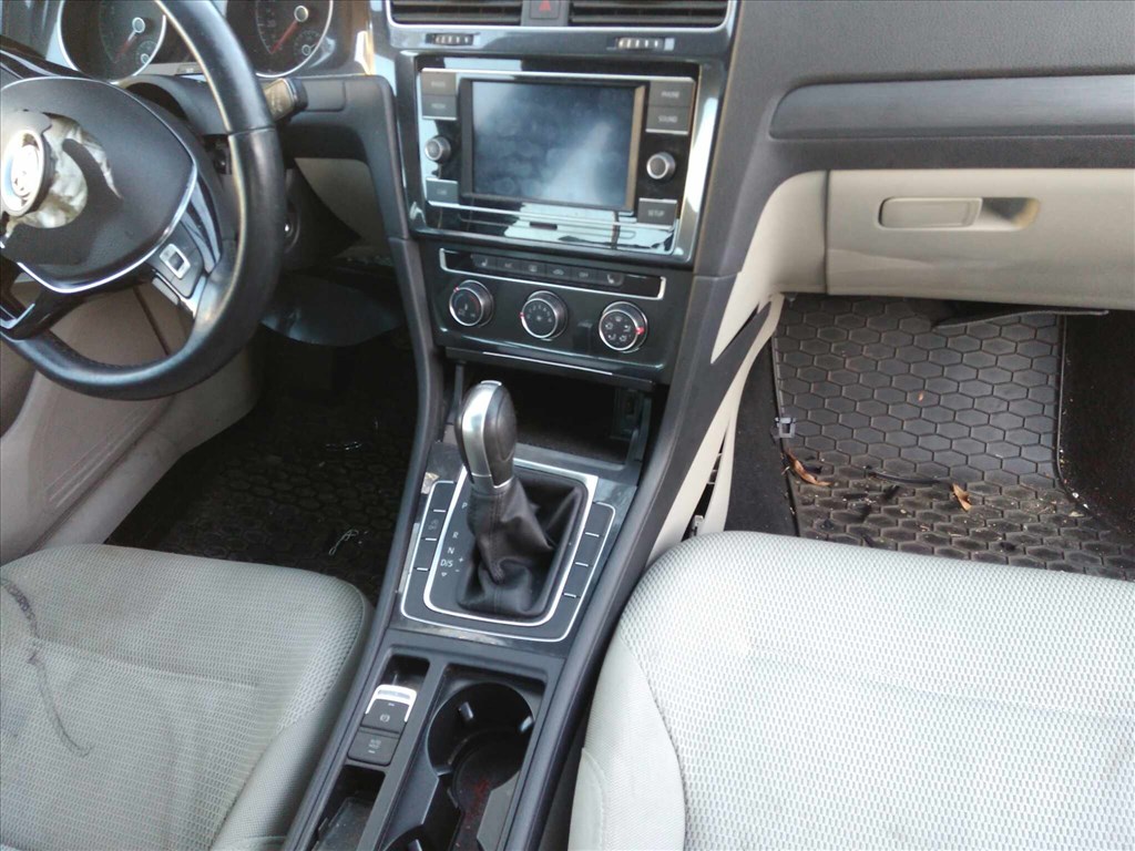 Volkswagen Golf VII bontott alkatrészei 7. kép