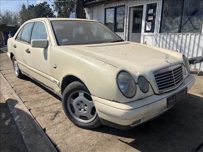 Mercedes E 220 2.2D bontott alkatrészei