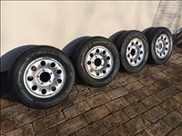  5x139.7 lyukosztású 15" használt felni, rajta 205/70 használt Matador téli gumi gumi 