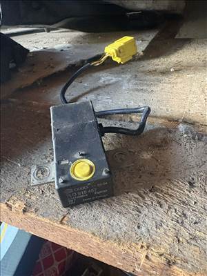 Audi A8 (D3 - 4E), Volkswagen Touareg I Akkumlátor túlterhelés gátló relé 7L0915457