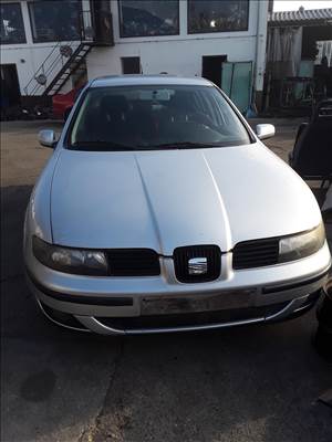 Seat León I 1.4 16V Jobb első ajtó üresen 