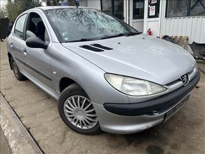 Peugeot 206 1.1i bontott alkatrészei
