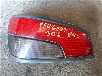 Peugeot 306 1996 bal hátsó lámpa nem hibátlan