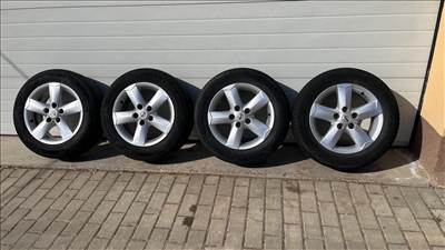  Nissan 5x114.3 lyukosztású 16" használt gyári alufelni, rajta 205/60 újszerű Barum nyári gumikkal