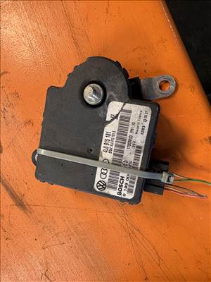 Audi Q7 (4L) töltésvezérlő modul  4l0915181