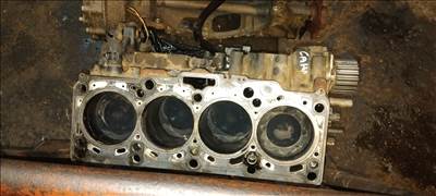 Audi A5 (B8 - 8T) Cabriolet 2.0 TDI Fűzöttblokk