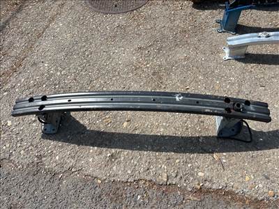 NISSAN JUKE (F15) Első Lökhárító Merevítő (Fém)