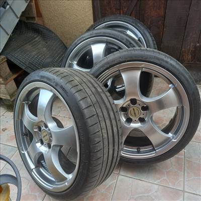  5x110 lyukosztású 18" újszerű Enzo alufelni, rajta 205/40 használt Michelin nyári gumi 