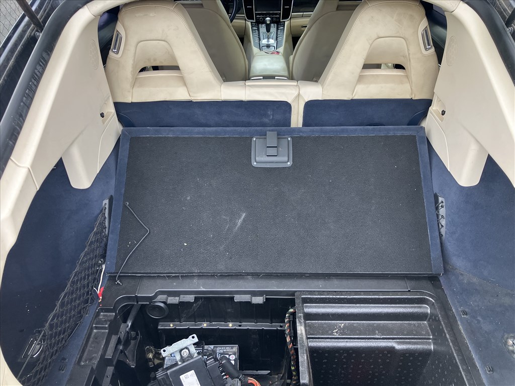 Porsche Panamera I bontott alkatrészei 3. kép