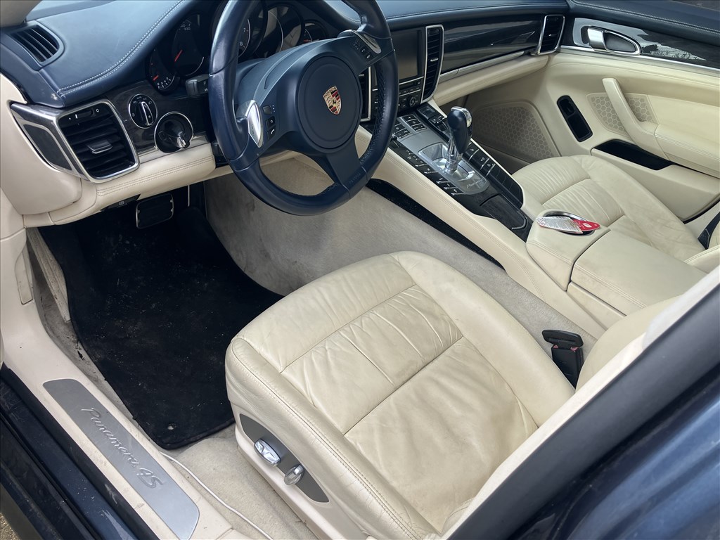 Porsche Panamera I bontott alkatrészei 4. kép