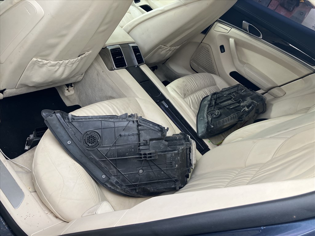 Porsche Panamera I bontott alkatrészei 6. kép