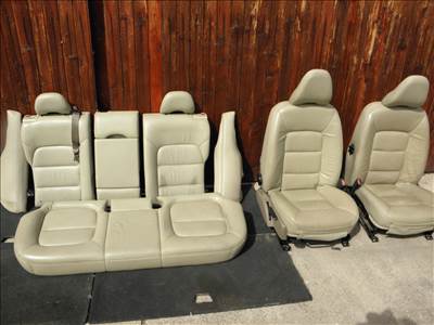 Volvo V70, Volvo XC70 Vovo XC70, V70 2008-tól világos színű bőr ülések