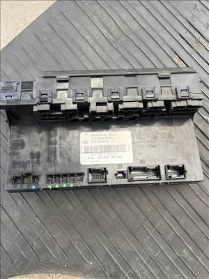 Mercedes E-osztály W211 Hátsó biztosíték tábla  a2115455601