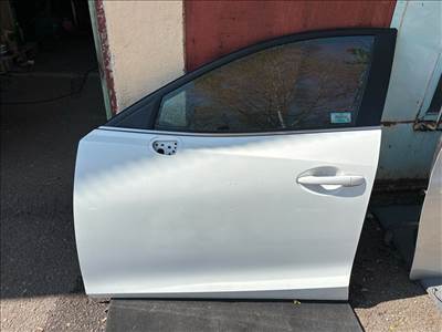 MAZDA 3 lépcsőshátú (BM) Bal első Ajtó (Részeivel)